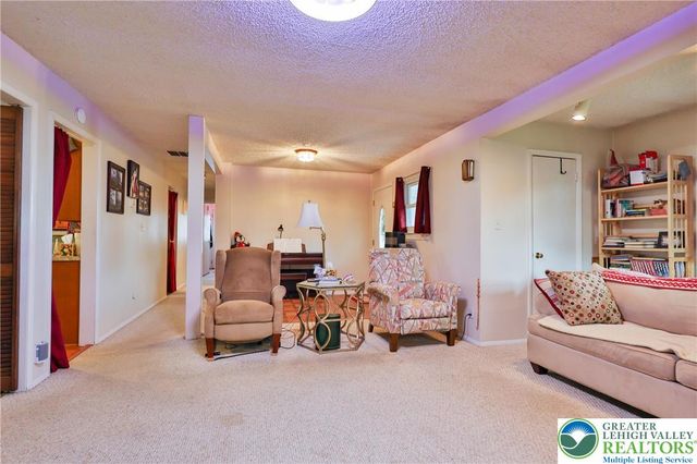 1929 Cloverdale Road, Bethlehem City, PA 18018