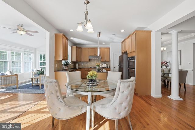 25209 EISENHOWER DR, Chantilly, VA 20152