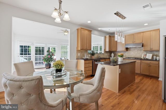 25209 EISENHOWER DR, Chantilly, VA 20152