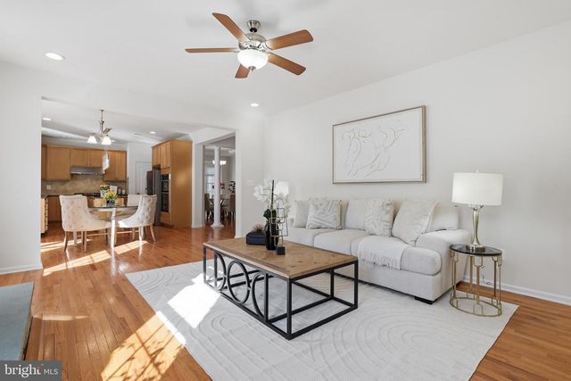 25209 EISENHOWER DR, Chantilly, VA 20152