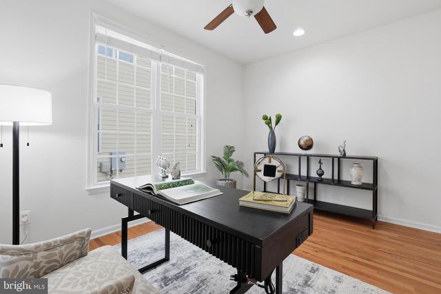 25209 EISENHOWER DR, Chantilly, VA 20152