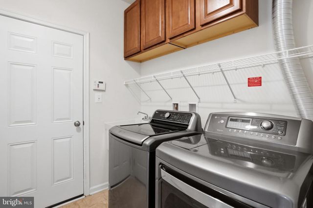 25209 EISENHOWER DR, Chantilly, VA 20152