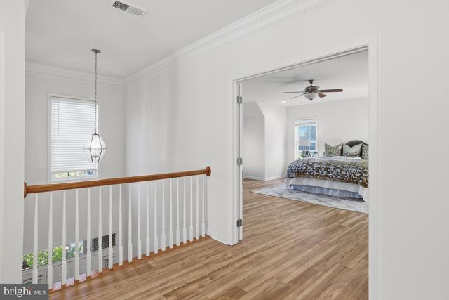 25209 EISENHOWER DR, Chantilly, VA 20152