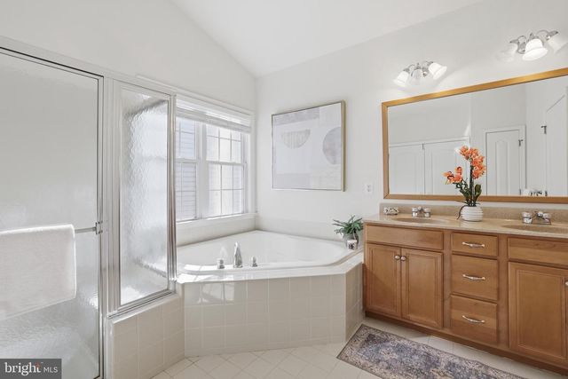 25209 EISENHOWER DR, Chantilly, VA 20152
