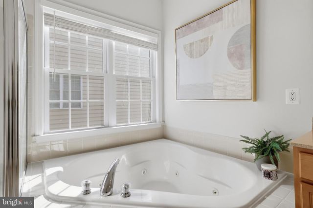 25209 EISENHOWER DR, Chantilly, VA 20152