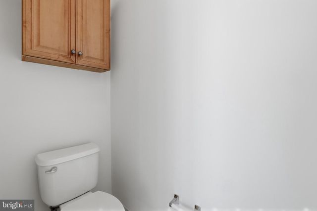 25209 EISENHOWER DR, Chantilly, VA 20152