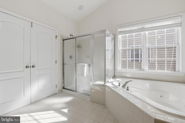 25209 EISENHOWER DR, Chantilly, VA 20152