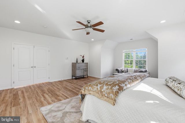 25209 EISENHOWER DR, Chantilly, VA 20152