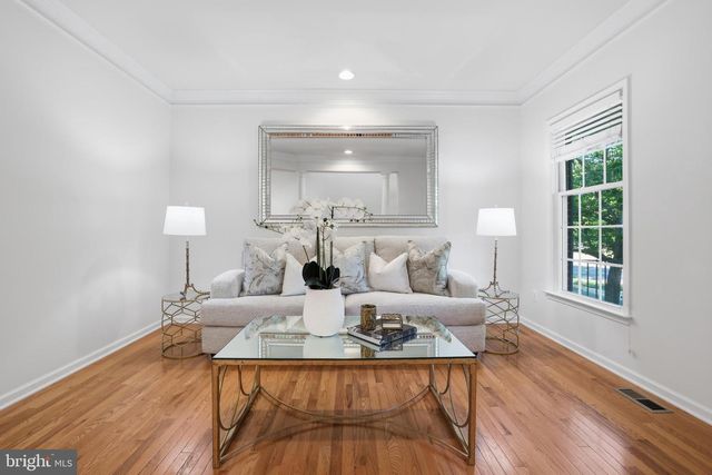 25209 EISENHOWER DR, Chantilly, VA 20152