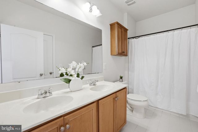 25209 EISENHOWER DR, Chantilly, VA 20152