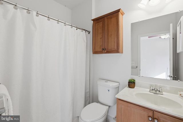 25209 EISENHOWER DR, Chantilly, VA 20152