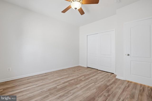 25209 EISENHOWER DR, Chantilly, VA 20152