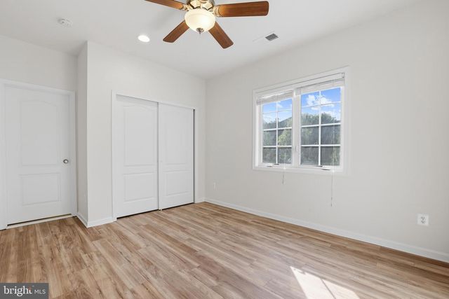 25209 EISENHOWER DR, Chantilly, VA 20152