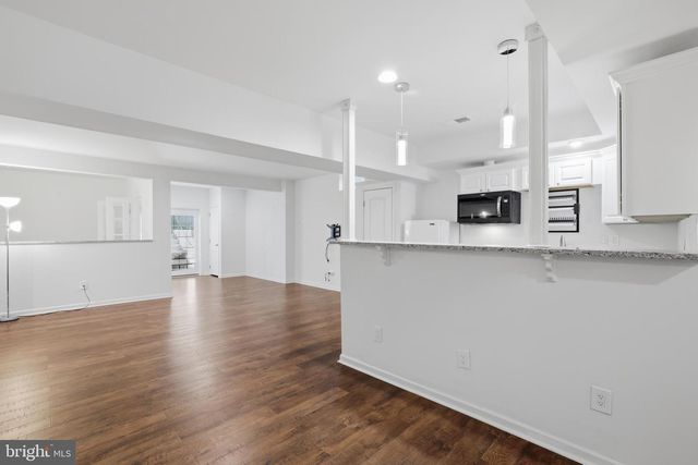 25209 EISENHOWER DR, Chantilly, VA 20152