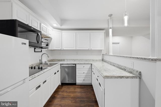 25209 EISENHOWER DR, Chantilly, VA 20152