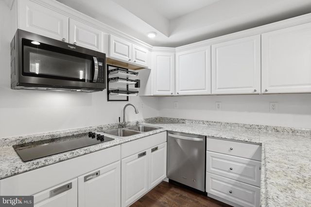 25209 EISENHOWER DR, Chantilly, VA 20152