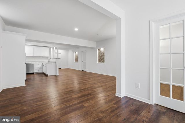 25209 EISENHOWER DR, Chantilly, VA 20152
