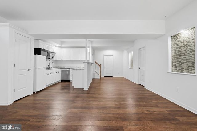 25209 EISENHOWER DR, Chantilly, VA 20152