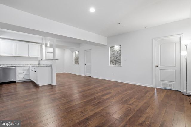 25209 EISENHOWER DR, Chantilly, VA 20152