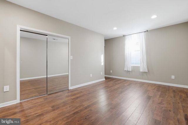 25209 EISENHOWER DR, Chantilly, VA 20152
