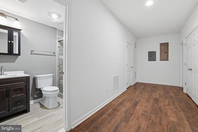 25209 EISENHOWER DR, Chantilly, VA 20152