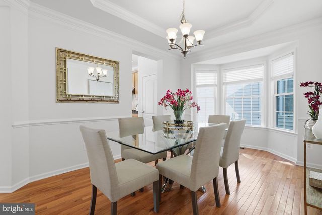25209 EISENHOWER DR, Chantilly, VA 20152