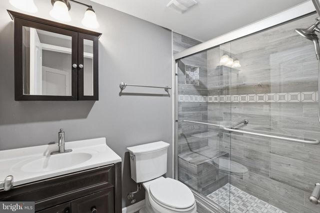 25209 EISENHOWER DR, Chantilly, VA 20152