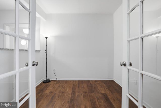 25209 EISENHOWER DR, Chantilly, VA 20152