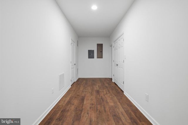 25209 EISENHOWER DR, Chantilly, VA 20152