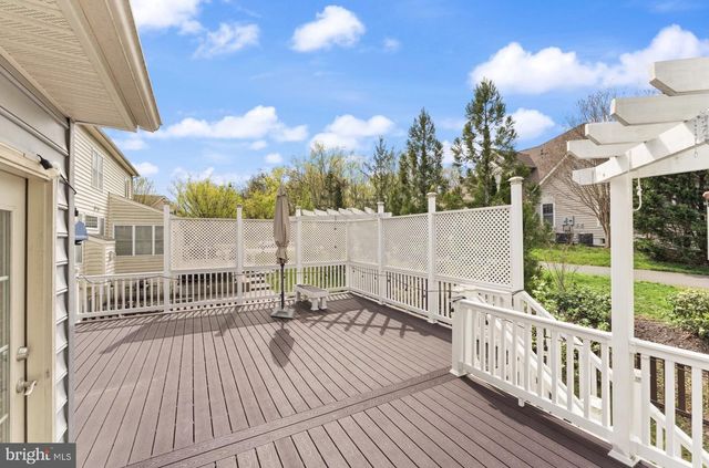 25209 EISENHOWER DR, Chantilly, VA 20152