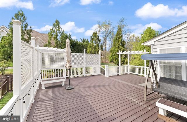 25209 EISENHOWER DR, Chantilly, VA 20152