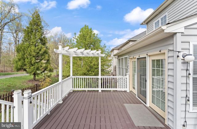 25209 EISENHOWER DR, Chantilly, VA 20152