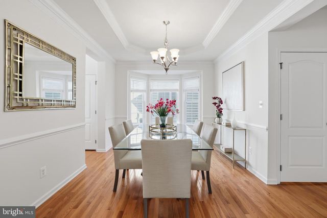 25209 EISENHOWER DR, Chantilly, VA 20152