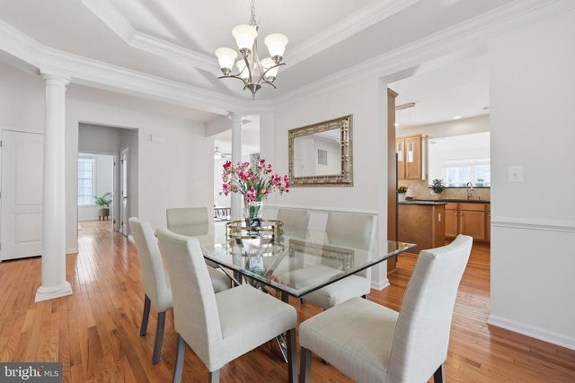 25209 EISENHOWER DR, Chantilly, VA 20152