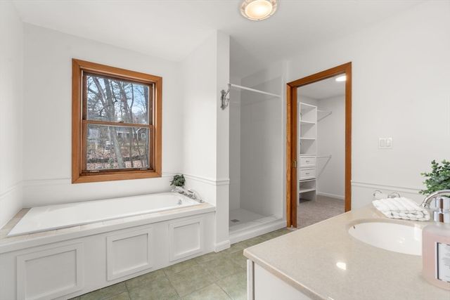 14 Dogwood Rd, Littleton, MA 01460