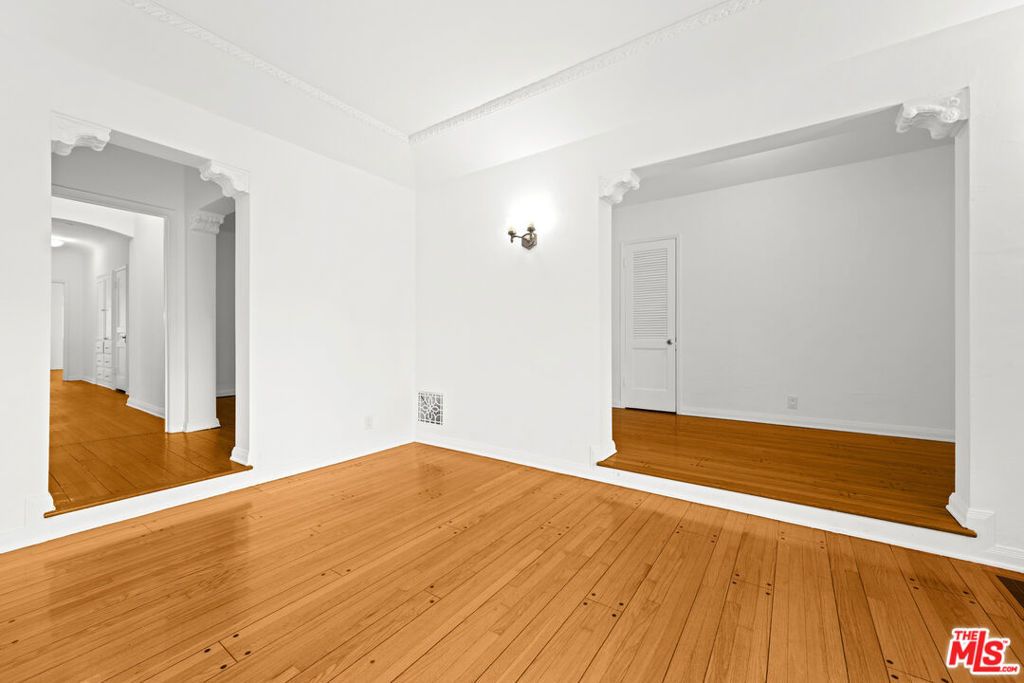 Image 13 of property listing at 361 N Mansfield Avenue, Los Angeles, CA 90036