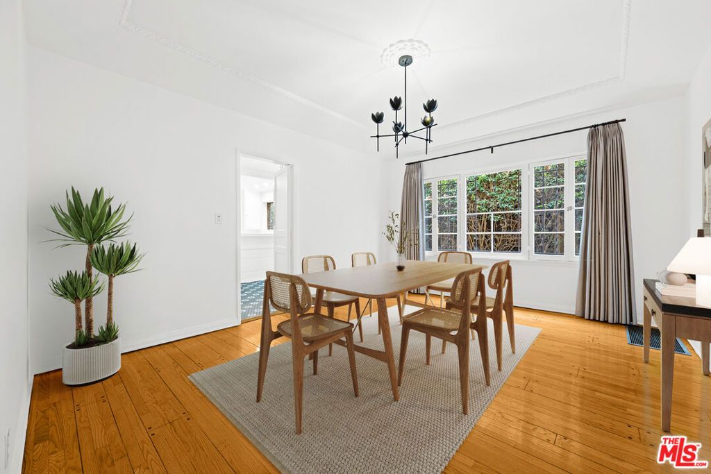 Image 15 of property listing at 361 N Mansfield Avenue, Los Angeles, CA 90036