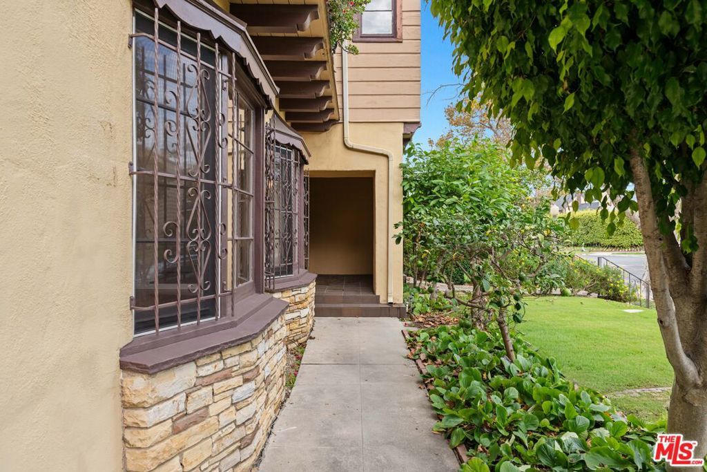 Image 45 of property listing at 361 N Mansfield Avenue, Los Angeles, CA 90036