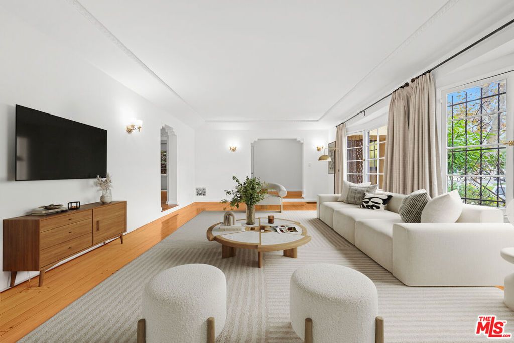 Image 5 of property listing at 361 N Mansfield Avenue, Los Angeles, CA 90036