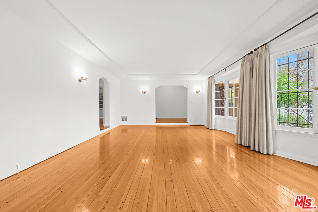 Image 6 of property listing at 361 N Mansfield Avenue, Los Angeles, CA 90036