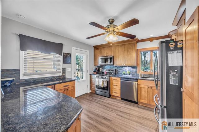 10 Lily Street, Sayreville, NJ 08859