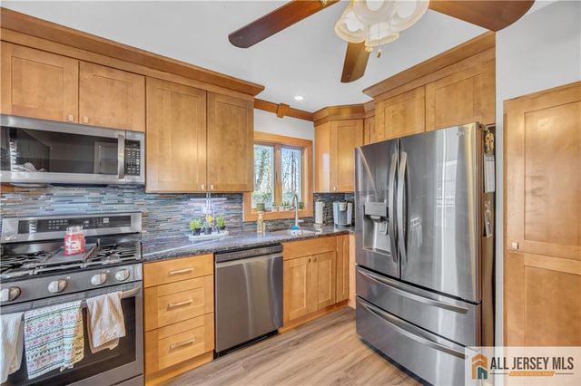 10 Lily Street, Sayreville, NJ 08859