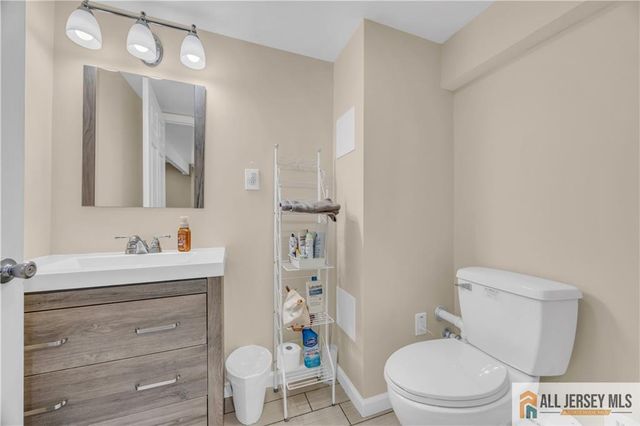 10 Lily Street, Sayreville, NJ 08859