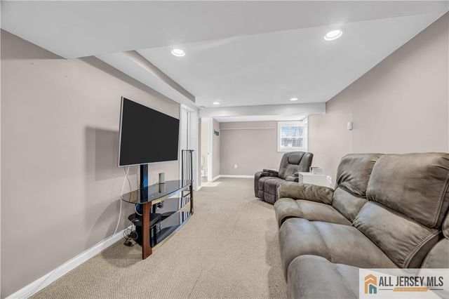 10 Lily Street, Sayreville, NJ 08859