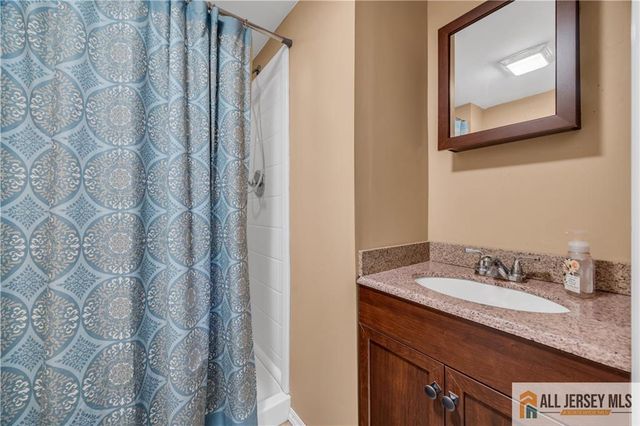 10 Lily Street, Sayreville, NJ 08859