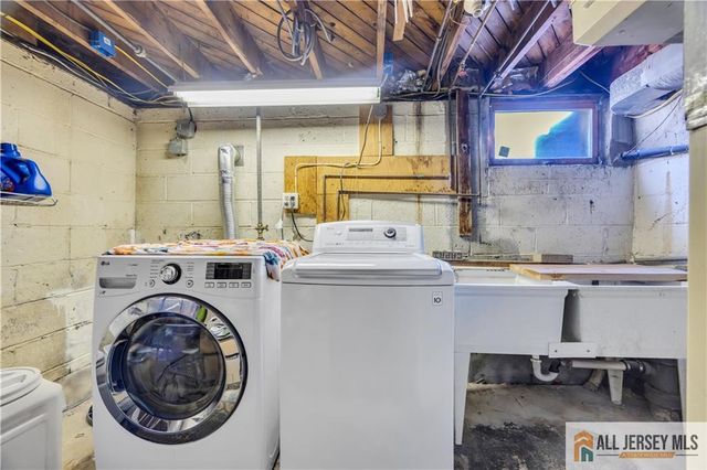 10 Lily Street, Sayreville, NJ 08859