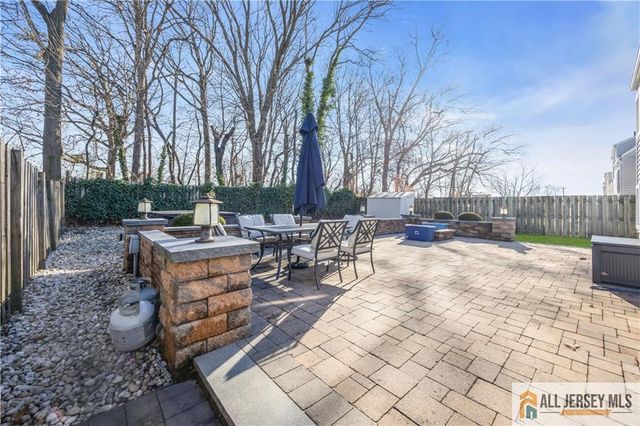 10 Lily Street, Sayreville, NJ 08859