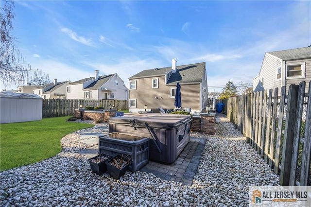 10 Lily Street, Sayreville, NJ 08859