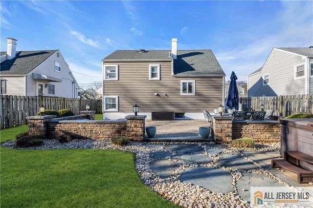 10 Lily Street, Sayreville, NJ 08859