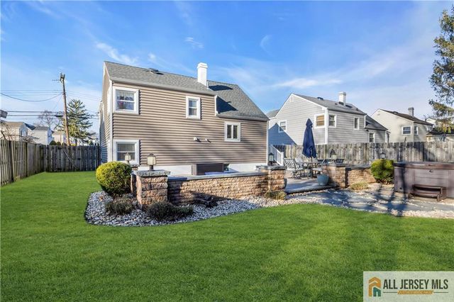 10 Lily Street, Sayreville, NJ 08859